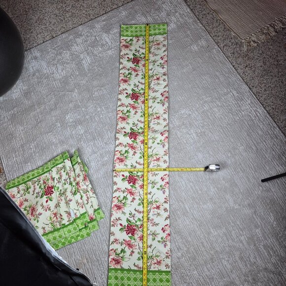 Waverly Table Runner and 8 Placemats Floral Pattern with Green Trim - Picture 15 of 16